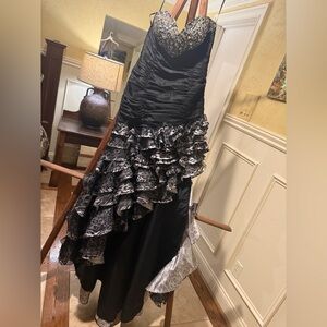 Elegant Black Strapless Dress with Ruffle Details
